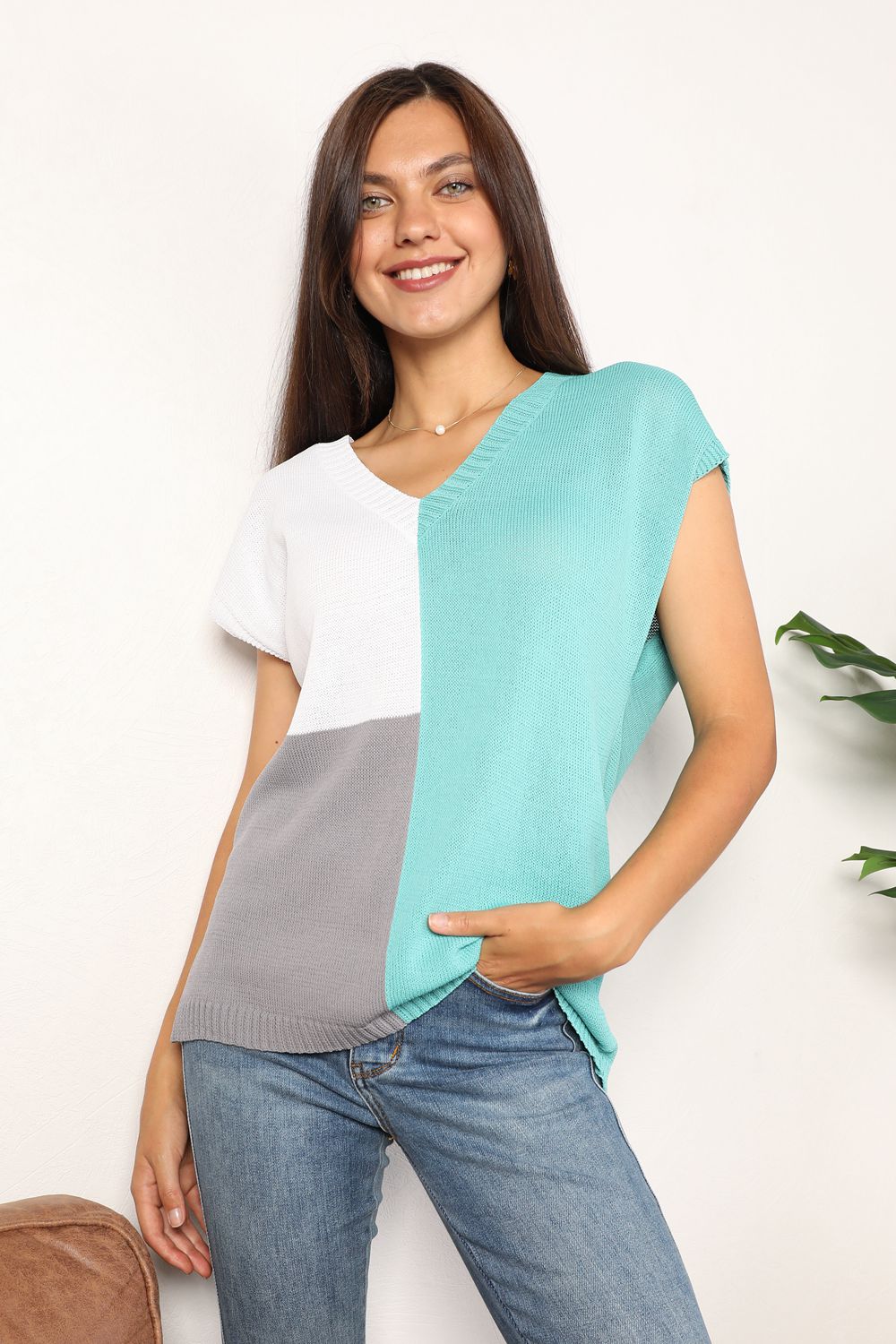 Color Block V-Neck Knit Top - PD SECRET REALM